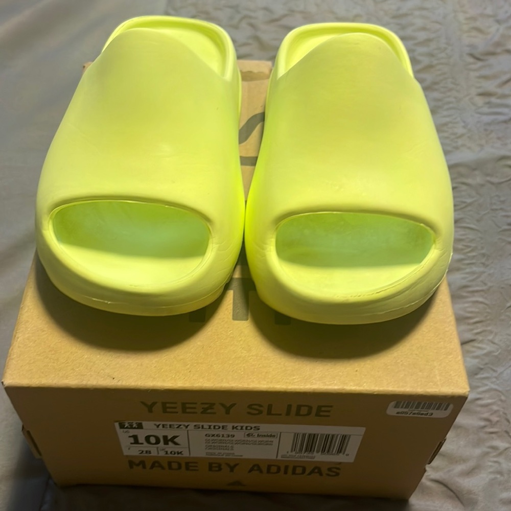 Authentic kids Yeezy slides